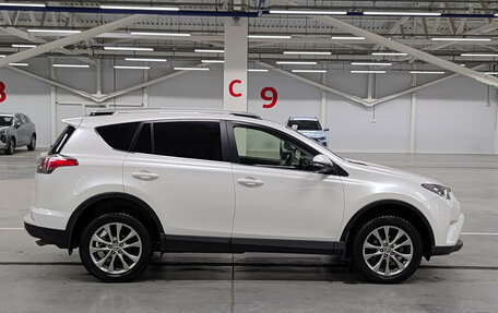Toyota RAV4, 2015 год, 2 460 000 рублей, 4 фотография