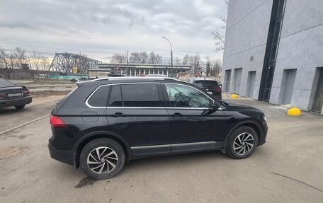 Volkswagen Tiguan II, 2018 год, 2 700 000 рублей, 2 фотография