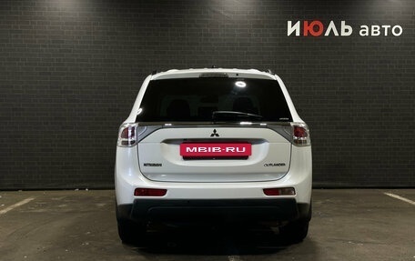 Mitsubishi Outlander III рестайлинг 3, 2012 год, 1 579 000 рублей, 6 фотография