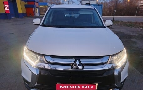 Mitsubishi Outlander III рестайлинг 3, 2016 год, 2 150 000 рублей, 1 фотография
