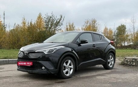 Toyota C-HR I рестайлинг, 2018 год, 2 300 000 рублей, 3 фотография