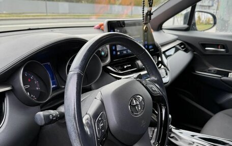 Toyota C-HR I рестайлинг, 2018 год, 2 300 000 рублей, 9 фотография