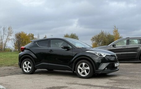 Toyota C-HR I рестайлинг, 2018 год, 2 300 000 рублей, 8 фотография