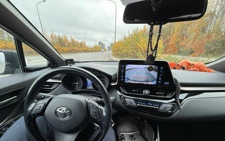 Toyota C-HR I рестайлинг, 2018 год, 2 300 000 рублей, 13 фотография