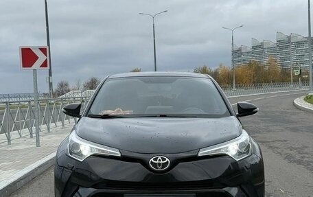 Toyota C-HR I рестайлинг, 2018 год, 2 300 000 рублей, 2 фотография