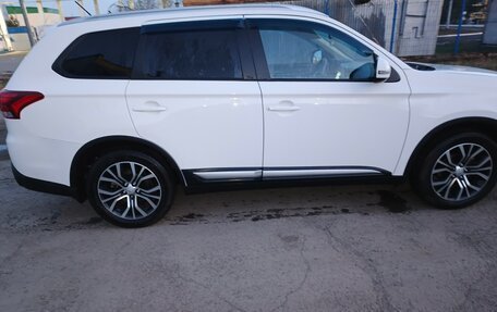 Mitsubishi Outlander III рестайлинг 3, 2016 год, 2 150 000 рублей, 5 фотография