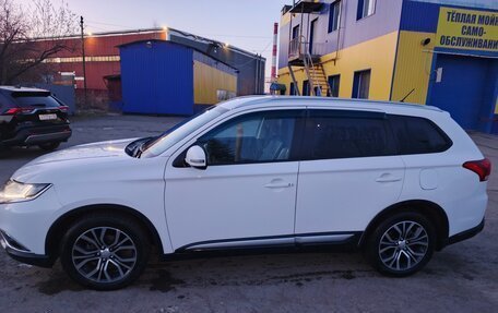 Mitsubishi Outlander III рестайлинг 3, 2016 год, 2 150 000 рублей, 9 фотография
