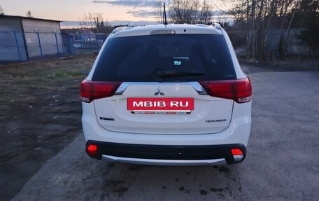 Mitsubishi Outlander III рестайлинг 3, 2016 год, 2 150 000 рублей, 8 фотография