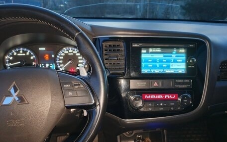 Mitsubishi Outlander III рестайлинг 3, 2016 год, 2 150 000 рублей, 7 фотография