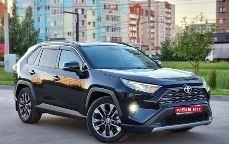 Toyota RAV4, 2020 год, 3 220 000 рублей, 1 фотография