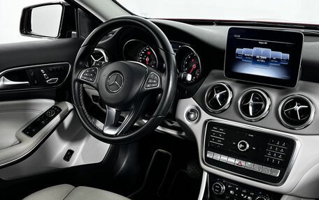 Mercedes-Benz GLA, 2017 год, 2 300 000 рублей, 13 фотография