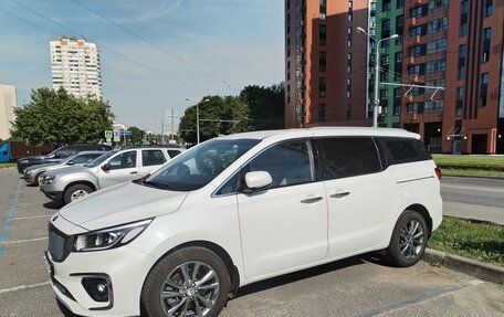 KIA Carnival III, 2019 год, 2 900 000 рублей, 2 фотография