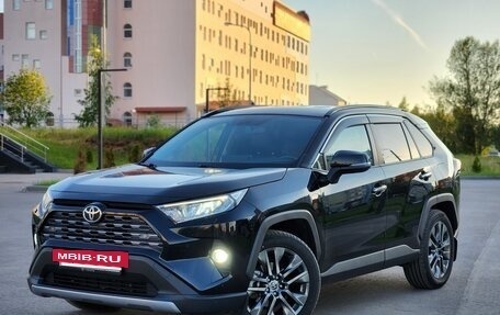 Toyota RAV4, 2020 год, 3 220 000 рублей, 2 фотография