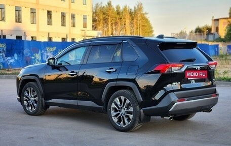 Toyota RAV4, 2020 год, 3 220 000 рублей, 4 фотография