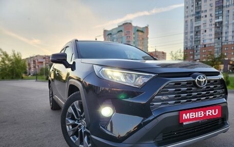 Toyota RAV4, 2020 год, 3 220 000 рублей, 7 фотография