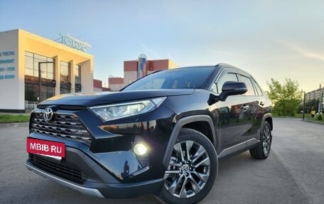 Toyota RAV4, 2020 год, 3 220 000 рублей, 8 фотография