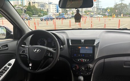 Hyundai Solaris II рестайлинг, 2013 год, 950 000 рублей, 16 фотография