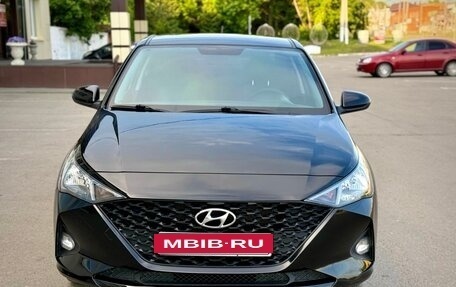 Hyundai Solaris II рестайлинг, 2021 год, 1 550 000 рублей, 2 фотография
