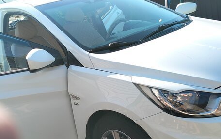 Hyundai Solaris II рестайлинг, 2011 год, 730 000 рублей, 1 фотография