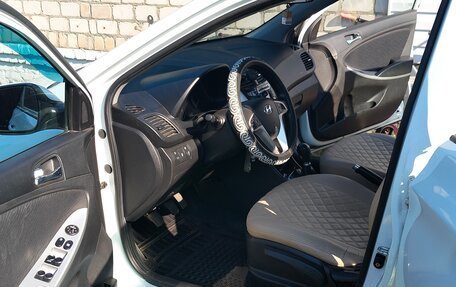 Hyundai Solaris II рестайлинг, 2011 год, 730 000 рублей, 2 фотография