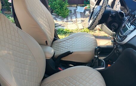 Hyundai Solaris II рестайлинг, 2011 год, 730 000 рублей, 11 фотография