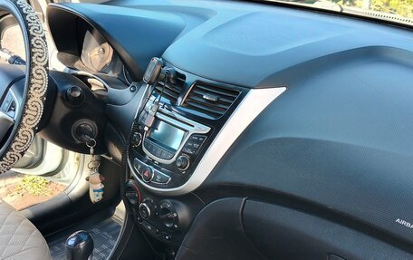 Hyundai Solaris II рестайлинг, 2011 год, 730 000 рублей, 10 фотография