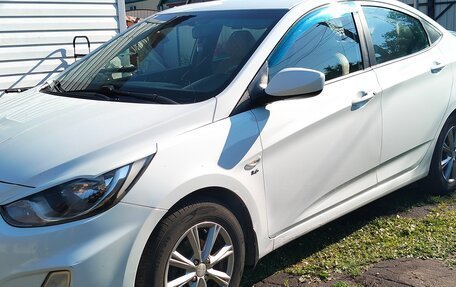 Hyundai Solaris II рестайлинг, 2011 год, 730 000 рублей, 16 фотография