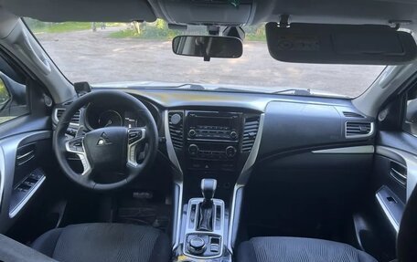 Mitsubishi Pajero Sport III рестайлинг, 2018 год, 2 450 000 рублей, 12 фотография