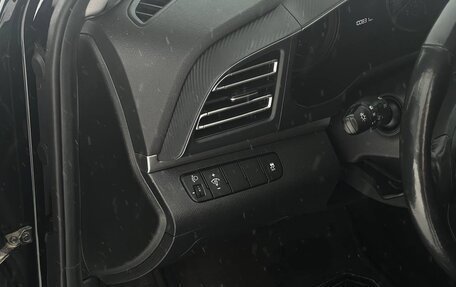 Hyundai Elantra VI рестайлинг, 2019 год, 1 799 999 рублей, 17 фотография