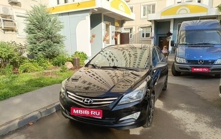 Hyundai Solaris II рестайлинг, 2015 год, 950 000 рублей, 1 фотография