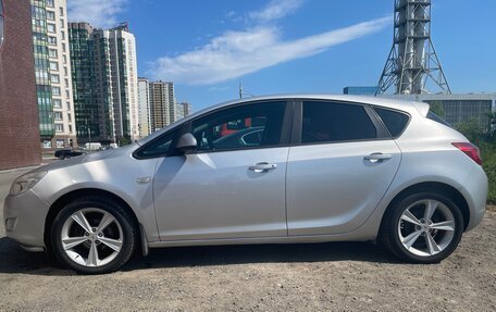 Opel Astra J, 2010 год, 550 000 рублей, 3 фотография