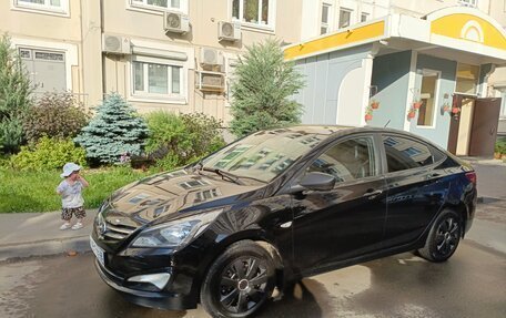 Hyundai Solaris II рестайлинг, 2015 год, 950 000 рублей, 2 фотография