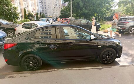 Hyundai Solaris II рестайлинг, 2015 год, 950 000 рублей, 4 фотография