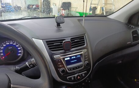 Hyundai Solaris II рестайлинг, 2015 год, 950 000 рублей, 6 фотография