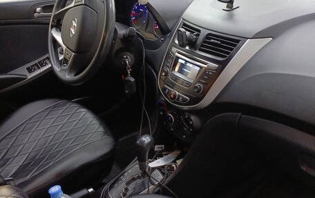 Hyundai Solaris II рестайлинг, 2015 год, 950 000 рублей, 19 фотография