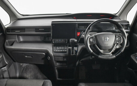 Honda Stepwgn IV, 2018 год, 3 050 000 рублей, 15 фотография
