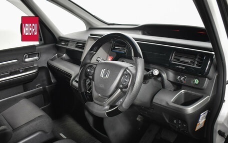 Honda Stepwgn IV, 2018 год, 3 050 000 рублей, 14 фотография