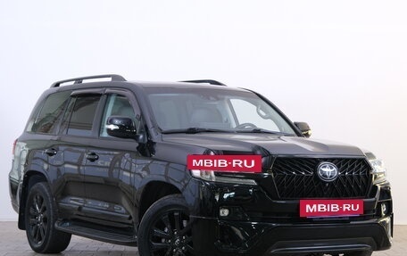 Toyota Land Cruiser 200, 2017 год, 6 499 000 рублей, 2 фотография