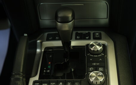Toyota Land Cruiser 200, 2017 год, 6 499 000 рублей, 21 фотография