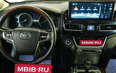 Toyota Land Cruiser 200, 2017 год, 6 499 000 рублей, 13 фотография