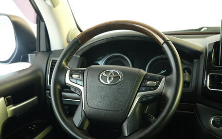 Toyota Land Cruiser 200, 2017 год, 6 499 000 рублей, 14 фотография