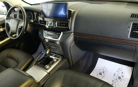 Toyota Land Cruiser 200, 2017 год, 6 499 000 рублей, 24 фотография