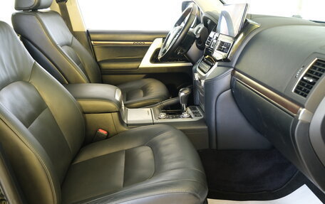 Toyota Land Cruiser 200, 2017 год, 6 499 000 рублей, 25 фотография
