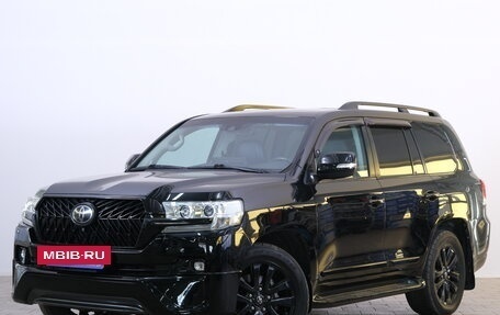 Toyota Land Cruiser 200, 2017 год, 6 499 000 рублей, 4 фотография