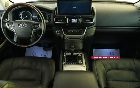 Toyota Land Cruiser 200, 2017 год, 6 499 000 рублей, 18 фотография