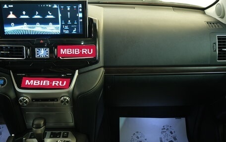 Toyota Land Cruiser 200, 2017 год, 6 499 000 рублей, 23 фотография