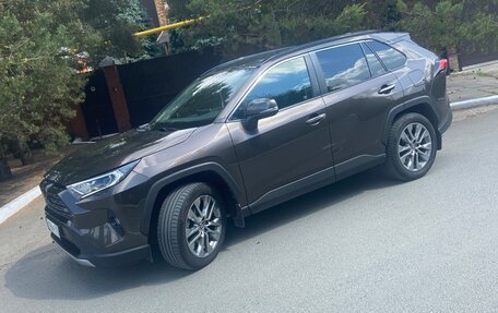 Toyota RAV4, 2021 год, 3 700 000 рублей, 2 фотография