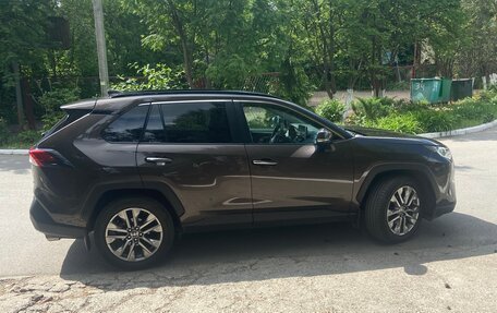 Toyota RAV4, 2021 год, 3 700 000 рублей, 5 фотография