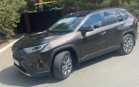 Toyota RAV4, 2021 год, 3 700 000 рублей, 11 фотография