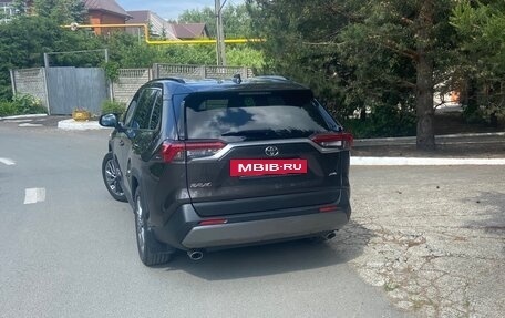 Toyota RAV4, 2021 год, 3 700 000 рублей, 3 фотография